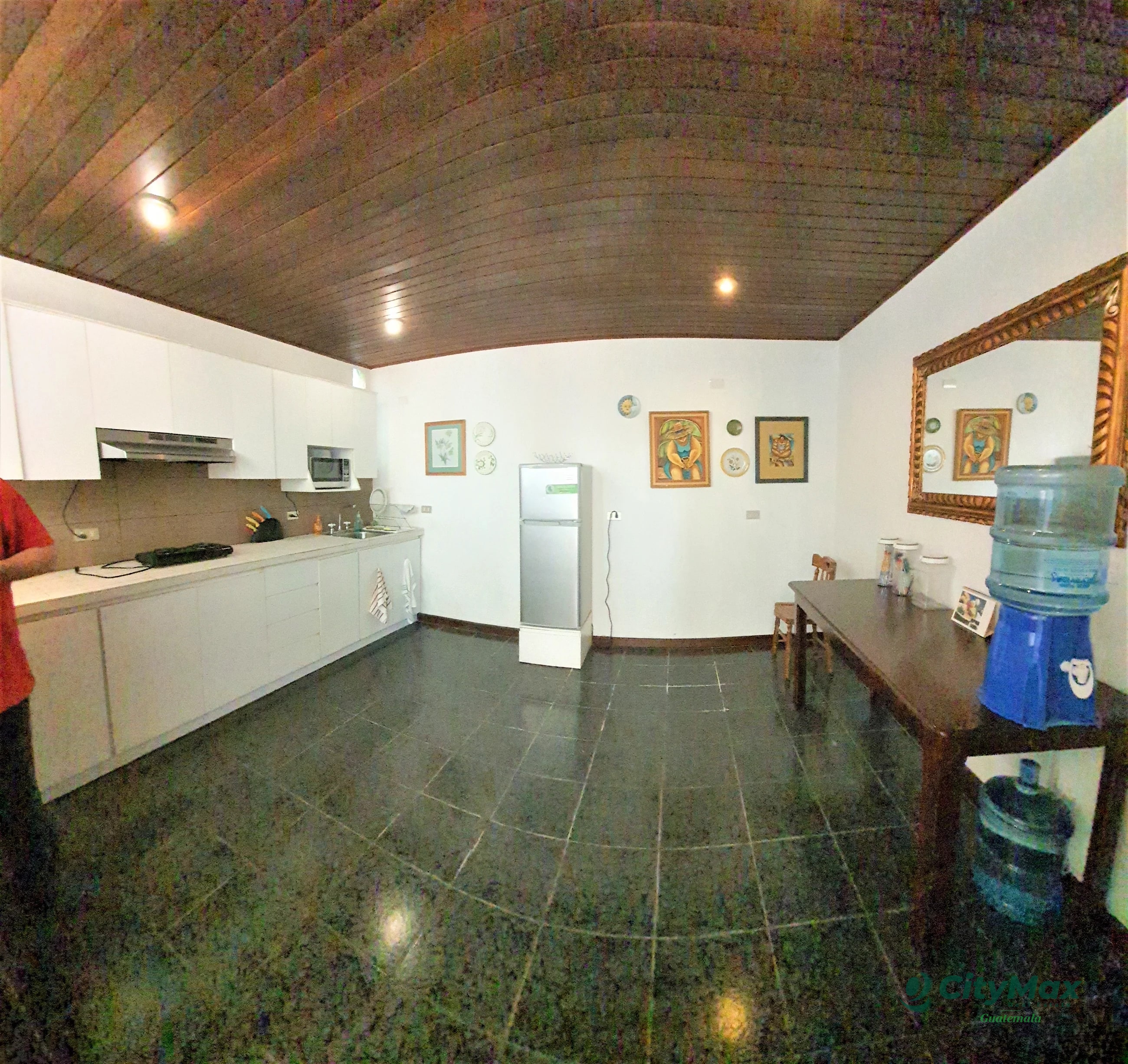 Amplia Casa en Venta El Prado Zona 10 Guatemala - 4