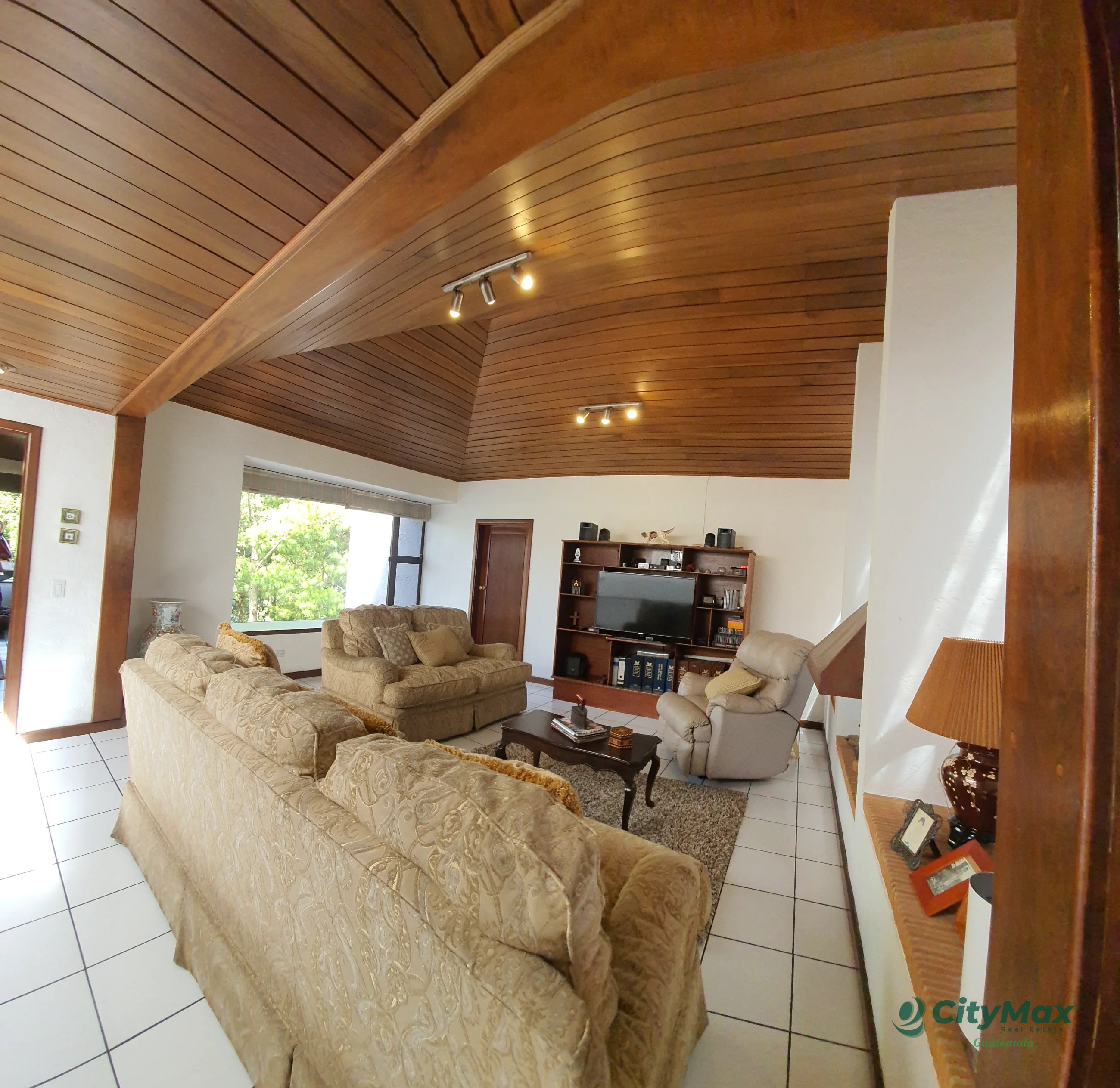 Amplia Casa en Venta El Prado Zona 10 Guatemala - 7