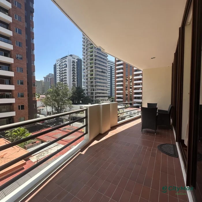 En Venta y Renta Apartamento en Edificio de Zona 14 - 4