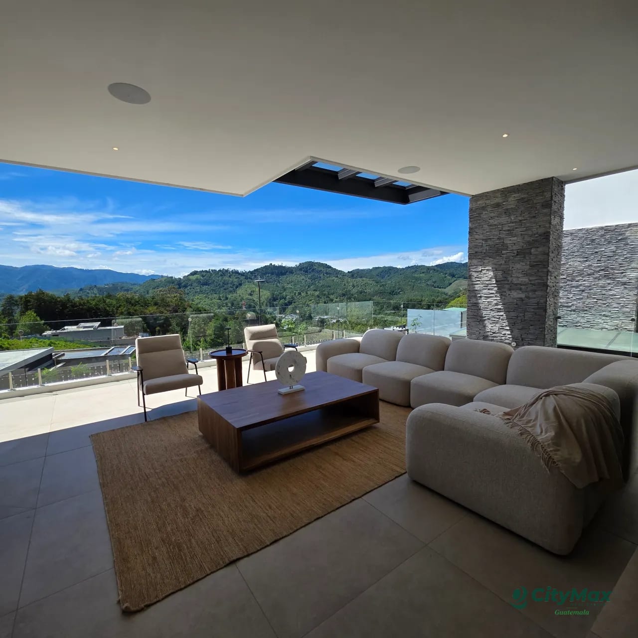 En venta Lujosa Casa en la zona 16 El Pulte — Casa en Venta en El Pulté, Zona 16, Guatemala, Ciudad — foto 1 de 7