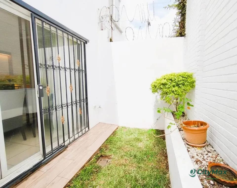 Casa en Venta en Hacienda Real Zona 16 Guatemala — Casa en Venta en Lomas de San Isidro, Zona 16, Guatemala, Ciudad — foto 1 de 10