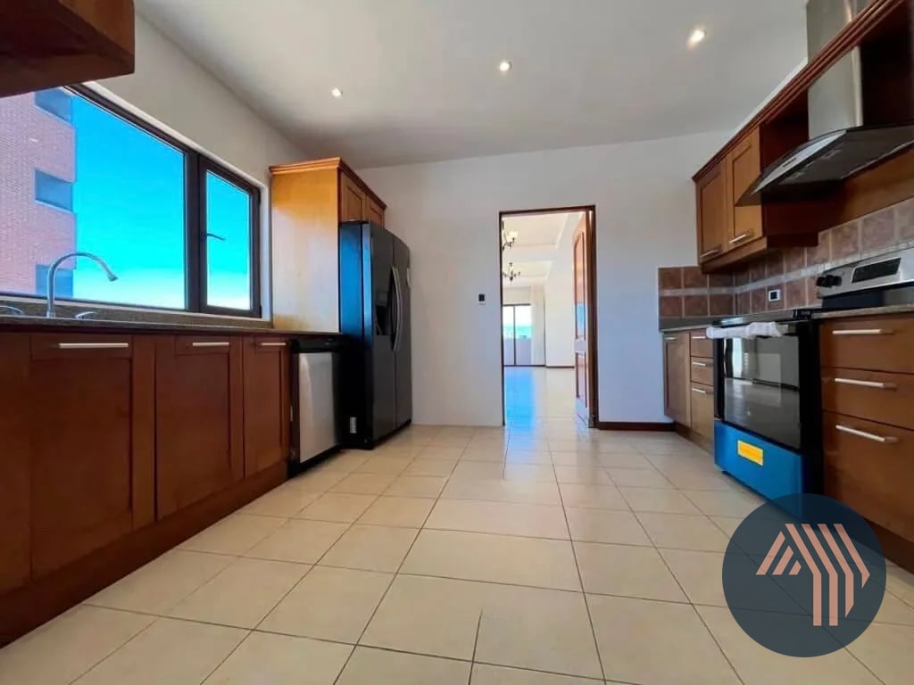 ALQUILER DE AMPLIO APARTAMENTO - COL. MAESTRO, ZONA 15 - 2