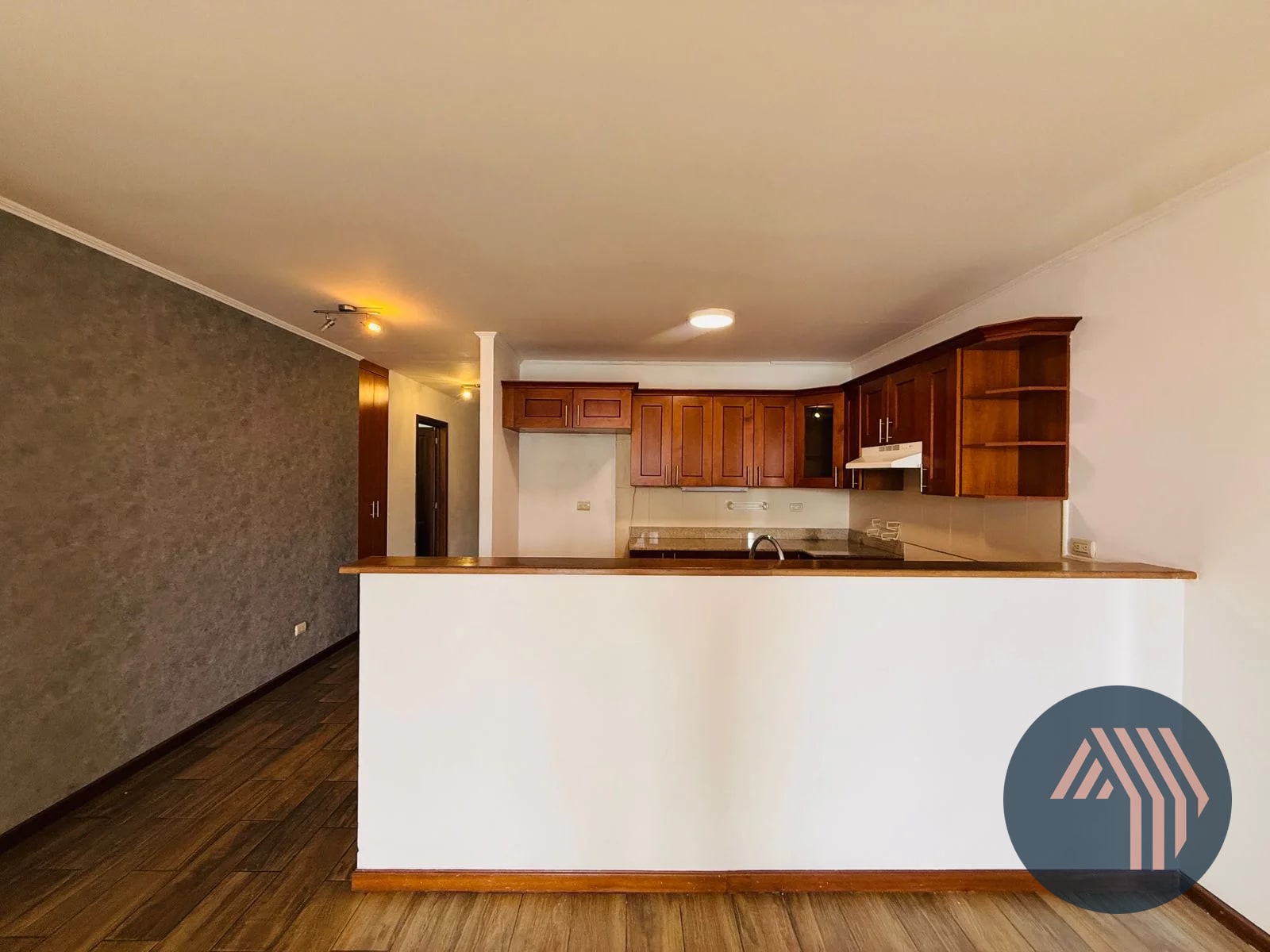 ALQUILER DE CÉNTRICO Y LINDO APARTAMENTO - TORRE DEL VALLE, ZONA 10 - 6