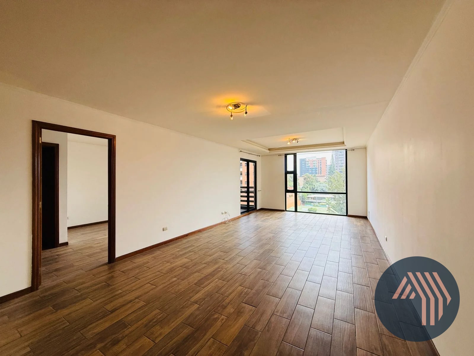 ALQUILER DE CÉNTRICO Y LINDO APARTAMENTO - TORRE DEL VALLE, ZONA 10 - 4