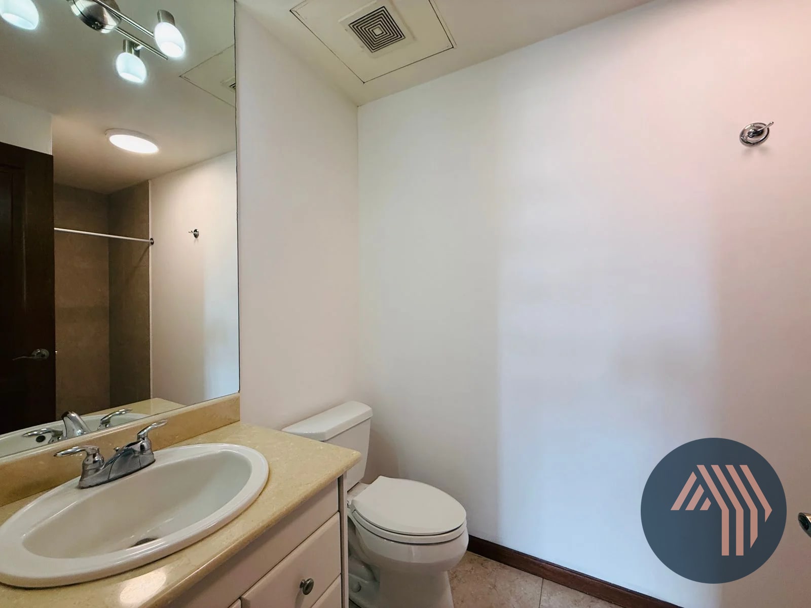 ALQUILER DE CÉNTRICO Y LINDO APARTAMENTO - TORRE DEL VALLE, ZONA 10 - 16