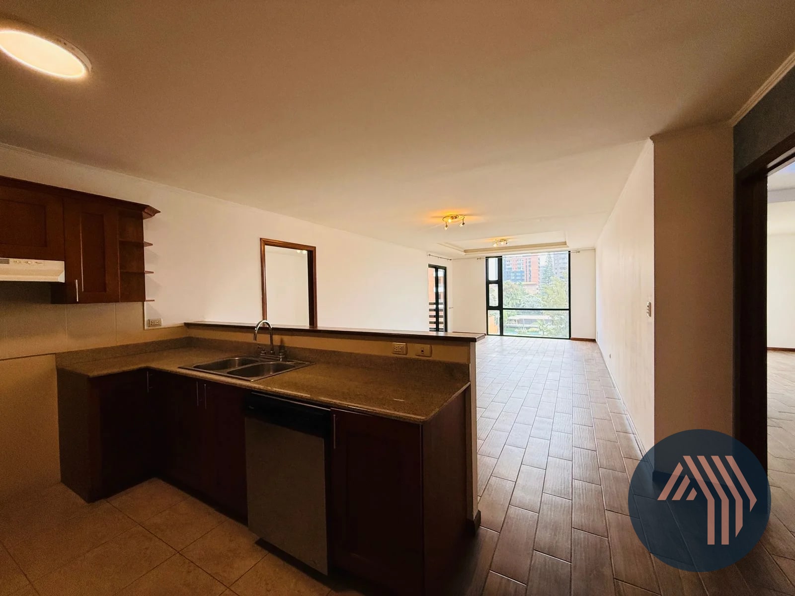 ALQUILER DE CÉNTRICO Y LINDO APARTAMENTO - TORRE DEL VALLE, ZONA 10 - 1