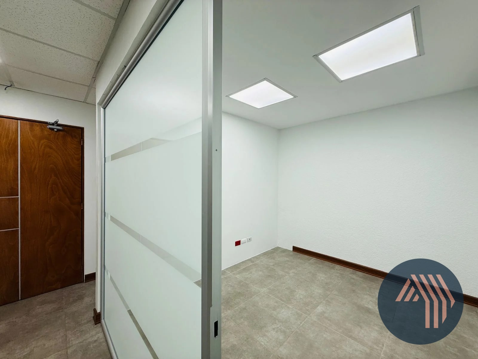 ALQUILER DE OFICINA TABICADA 89.48MT2 - CENTRO EMPRESARIAL, ZONA 10 — Oficina en Alquiler en Centro Empresarial, Zona 10, Guatemala, Ciudad — foto 6 de 9