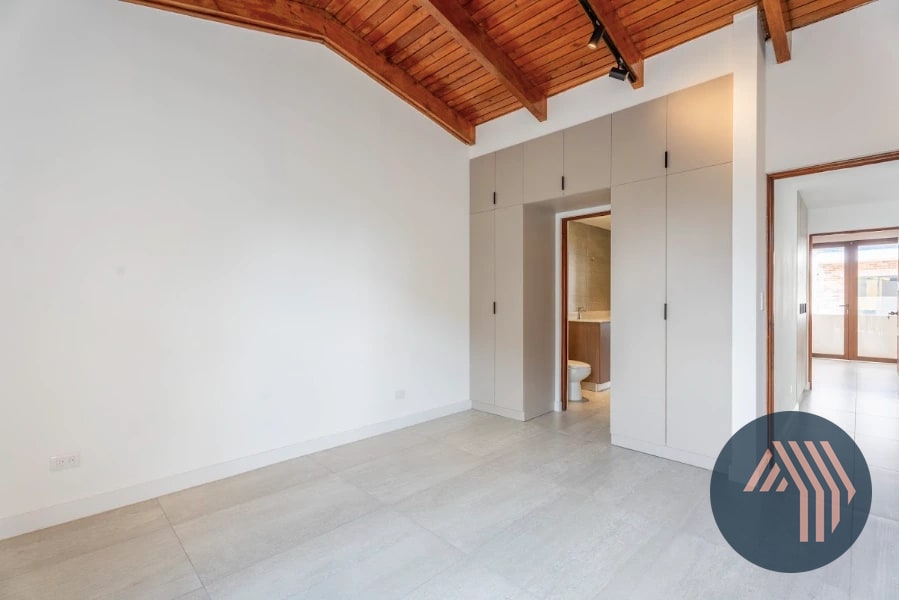 VENTA DE LINDA CASA REMODELADA - CIPRESES, ZONA 10 — Casa en Venta en Zona 10, Guatemala, Ciudad — foto 10 de 17