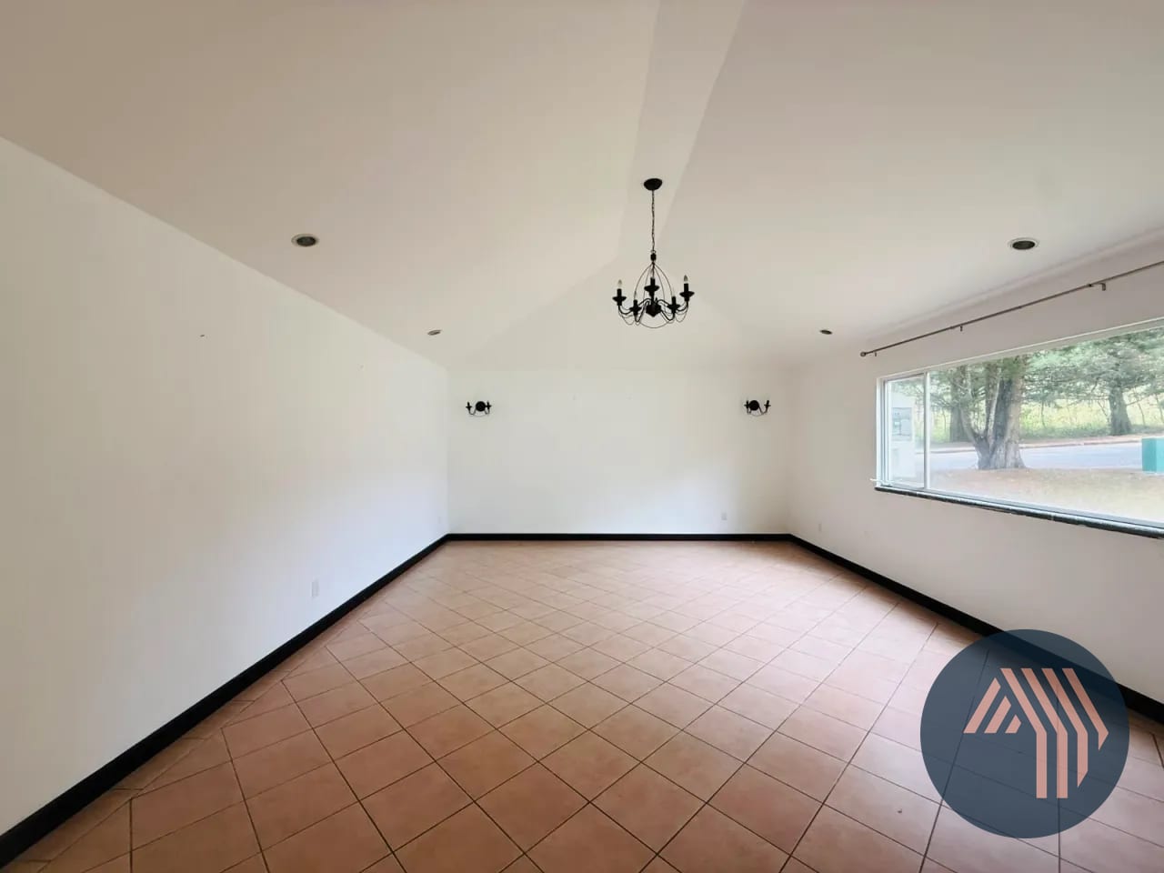 ALQUILER DE AMPLIA CASA - CASA & CAMPO, KM. 23.5 CES — Casa en Alquiler en Carretera a El Salvador, Guatemala, Ciudad — foto 4 de 17