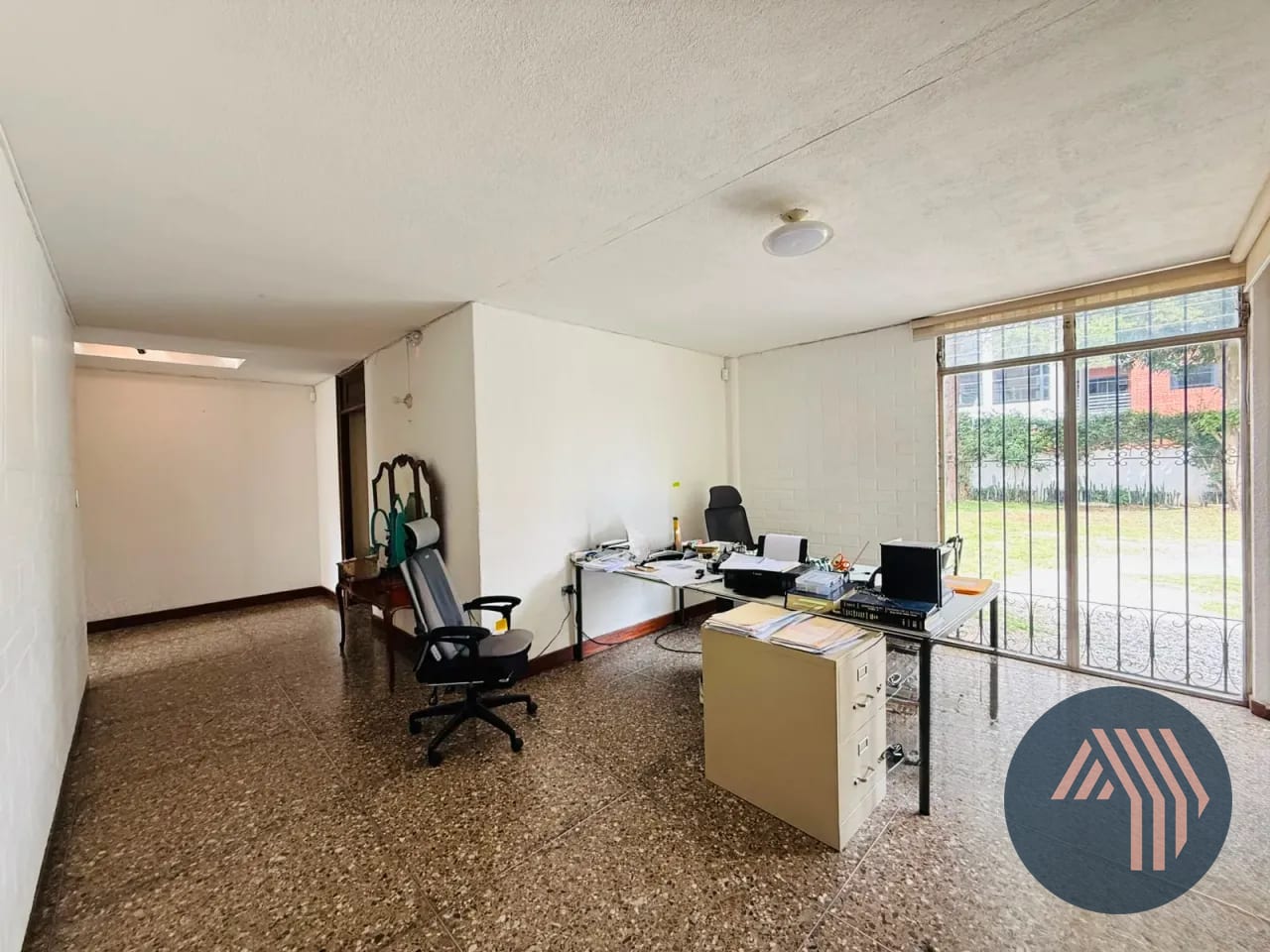 ALQUILER DE AMPLIA CASA IDEAL PARA COMERCIO U OFICINAS - ZONA 10 — Casa en Alquiler en Zona 10, Guatemala, Ciudad — foto 9 de 17