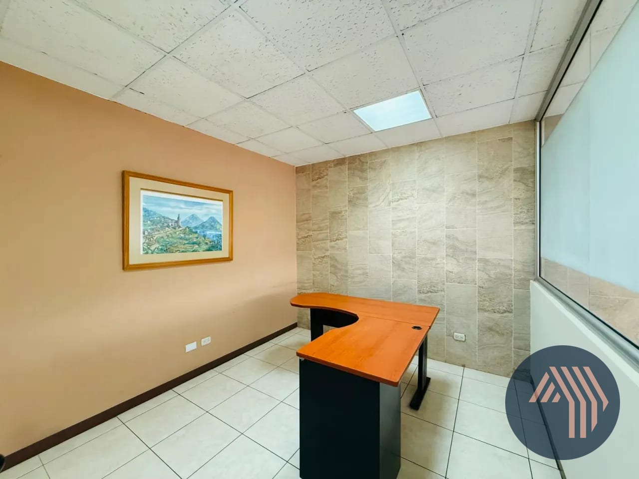 ALQUILER DE CÉNTRICA OFICINA AMUEBLADA 174MT2 - REFORMADOR, ZONA 9 — Oficina en Alquiler en El Reformador, Zona 9, Guatemala, Ciudad — foto 8 de 11