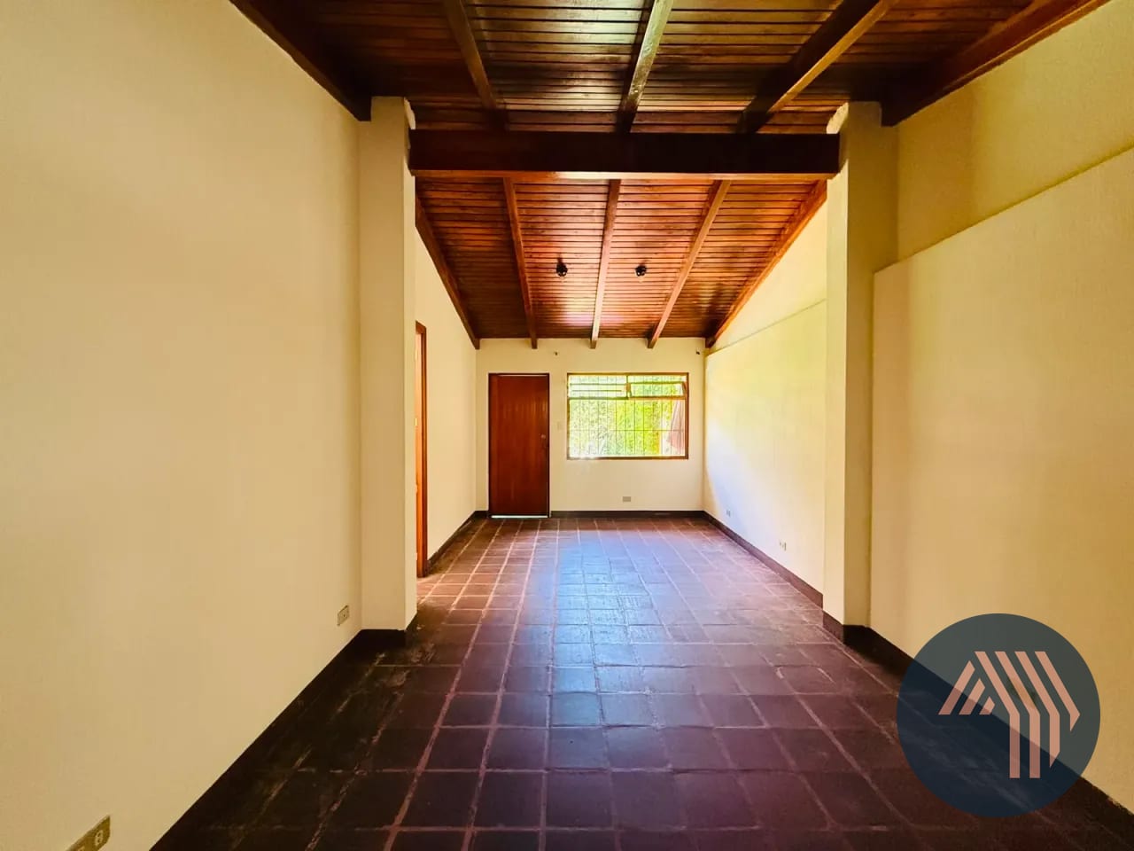 Alquiler de Amplia Casa para Vivienda u Oficina - Zona 04 — Casa en Alquiler en Zona 4, Guatemala, Ciudad — foto 5 de 16