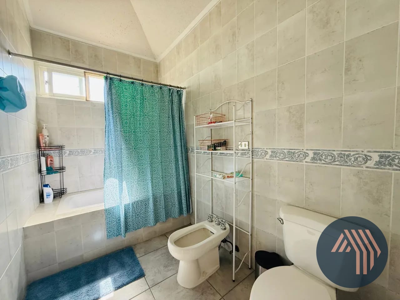 Venta de Amplia Casa - Cond. Entreverdes, Fraijanes — Casa en Venta en Entreverdes, Carretera a El Salvador, Guatemala, Ciudad — foto 3 de 15