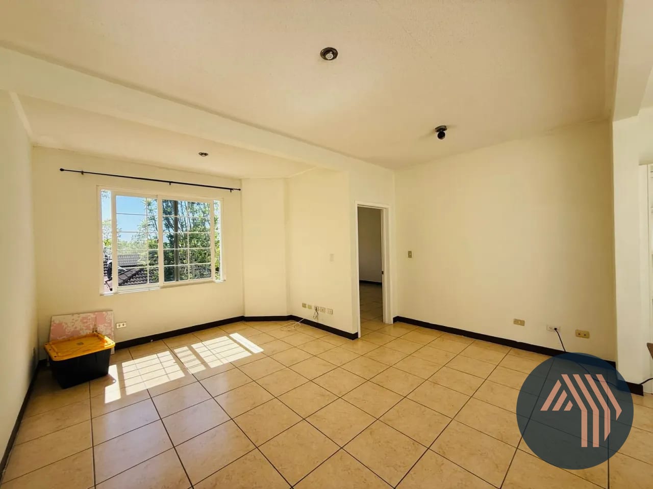 Venta de Amplia Casa - Cond. Entreverdes, Fraijanes — Casa en Venta en Entreverdes, Carretera a El Salvador, Guatemala, Ciudad — foto 5 de 15