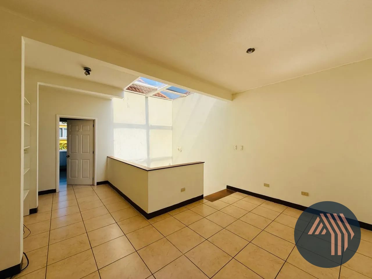 Venta de Amplia Casa - Cond. Entreverdes, Fraijanes — Casa en Venta en Entreverdes, Carretera a El Salvador, Guatemala, Ciudad — foto 11 de 15