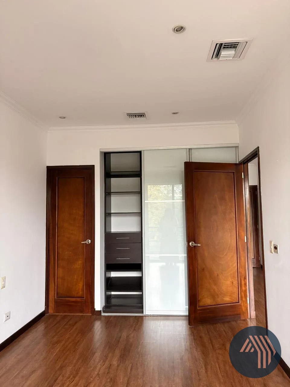 Alquiler de Céntrico y Lindo Apartamento - Plenum, Zona 14 — Apartamento en Alquiler en Plenum 14, Zona 14, Guatemala, Ciudad — foto 6 de 12