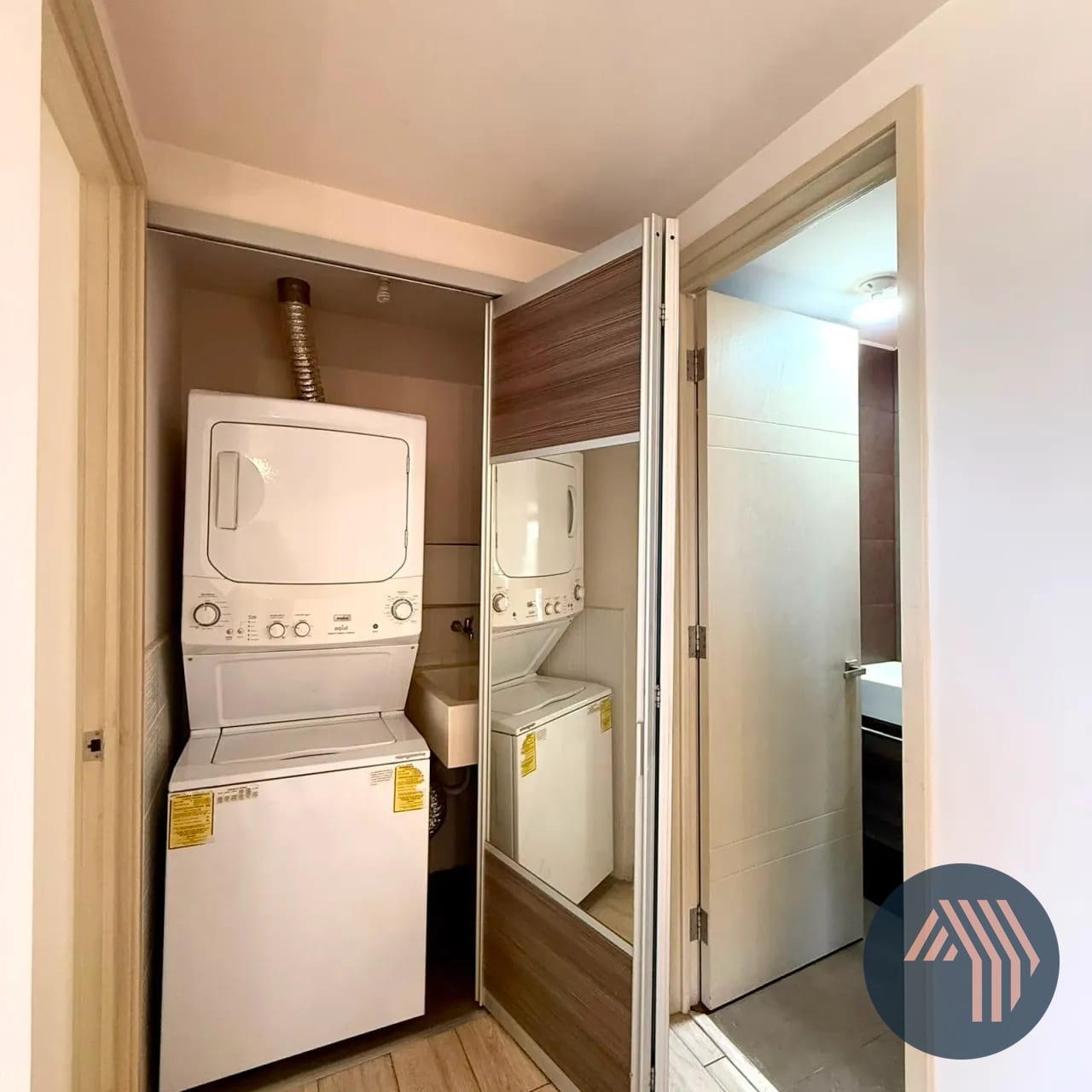 Alquiler de Amplio y Céntrico Apartamento - VEINTI4, Zona 10 — Apartamento en Alquiler en Veinti4, Zona 10, Guatemala, Ciudad — foto 8 de 12