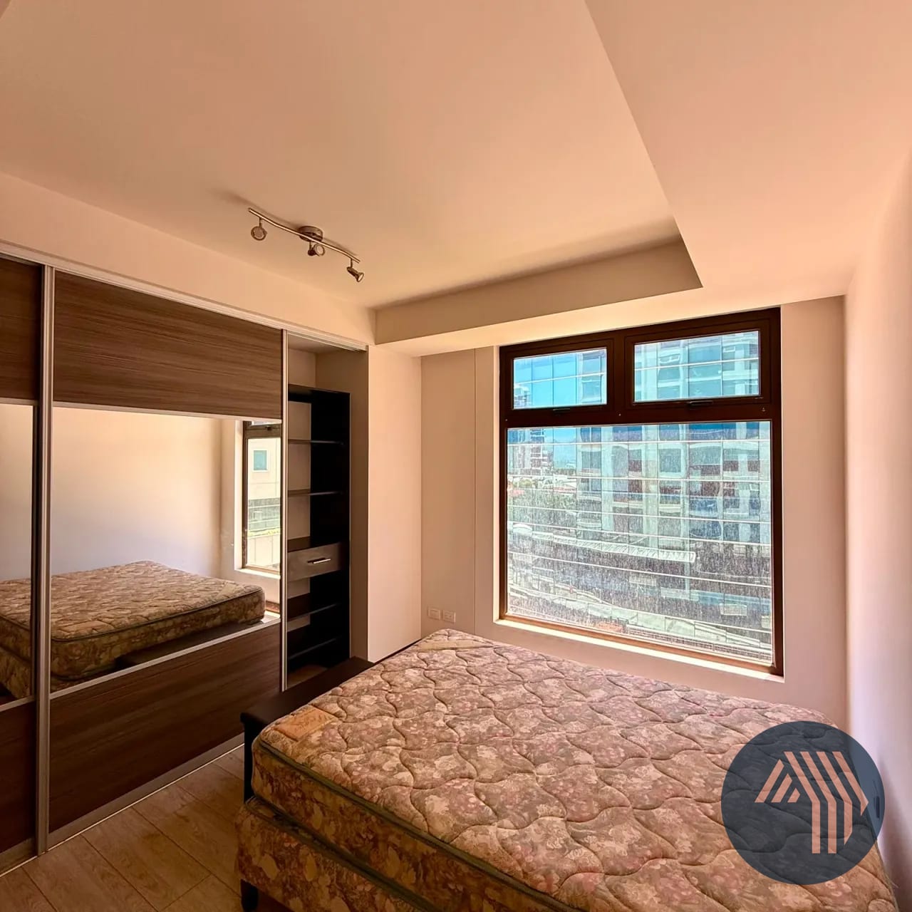Alquiler de Amplio y Céntrico Apartamento - VEINTI4, Zona 10 — Apartamento en Alquiler en Veinti4, Zona 10, Guatemala, Ciudad — foto 9 de 12