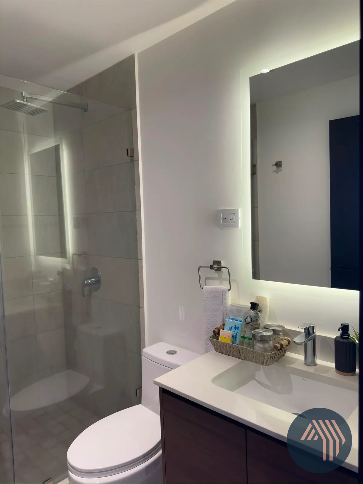 Alquiler de Moderno Apartamento Amueblado - IQ10, Zona 10 — Apartamento en Alquiler en IQ10, Zona 10, Guatemala, Ciudad — foto 10 de 10