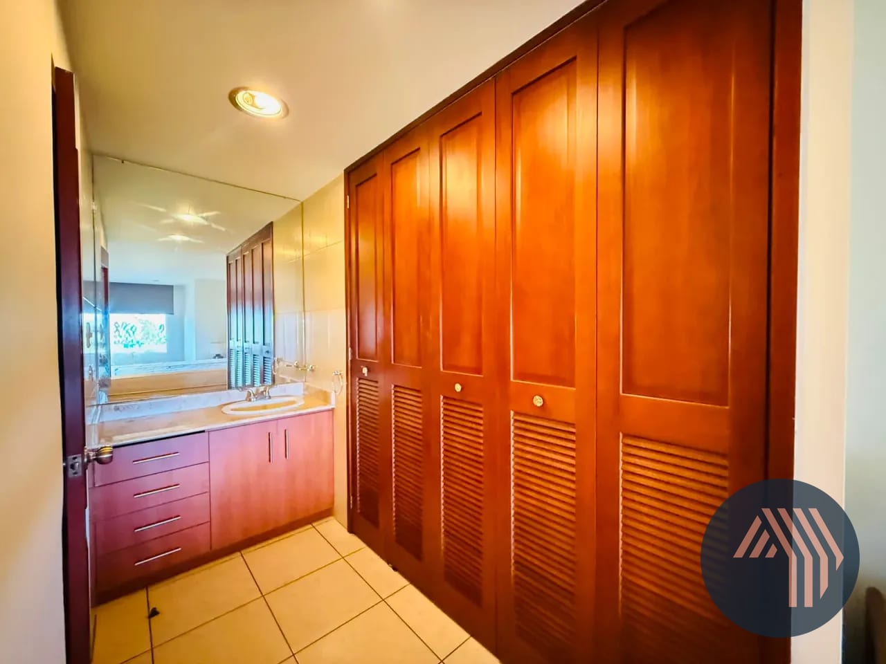 Alquiler de Céntrico Apartamento - Jardines del Acueducto, Zona 10 — Apartamento en Alquiler en Jardines del Acueducto, Zona 10, Guatemala, Ciudad — foto 12 de 16