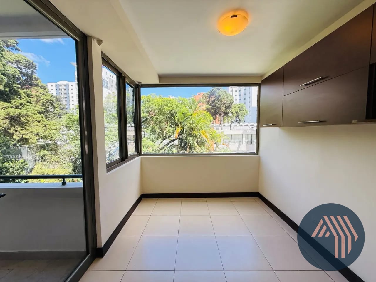 Alquiler de Lindo y Céntrico Apartamento - Cobella, Zona 14 — Apartamento en Alquiler en Cobella, Zona 14, Guatemala, Ciudad — foto 4 de 14