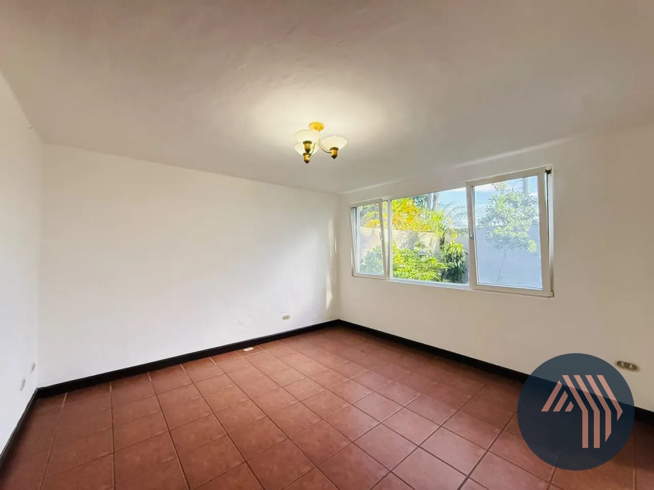 Alquiler de Casa con Lindo Jardín - Villas del Campo, KM 13.5 CES — Casa en Alquiler en Villas del Campo, Carretera a El Salvador, Guatemala, Ciudad — foto 3 de 17