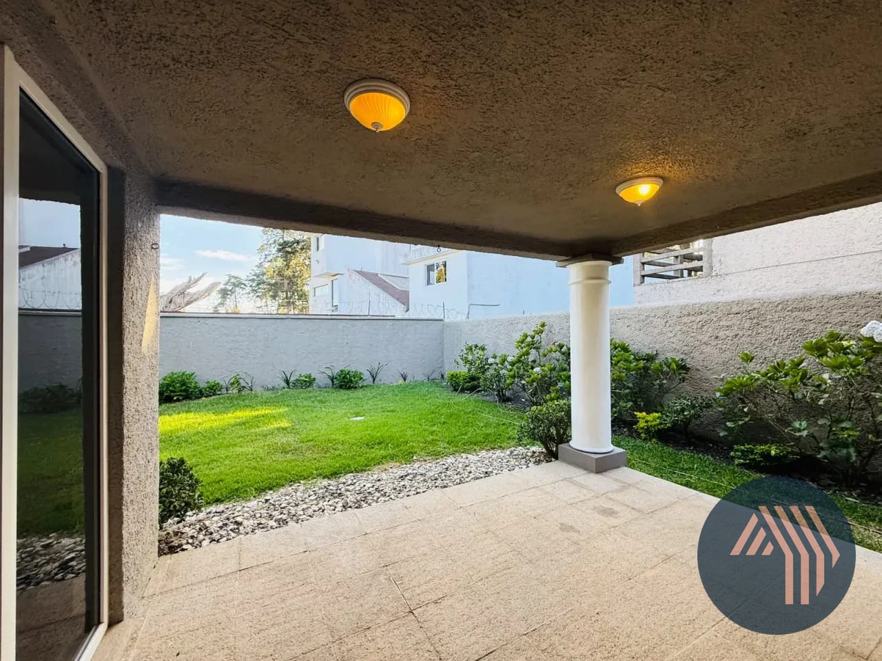 Alquiler de Casa con Lindo Jardín - Villas del Campo, KM 13.5 CES — Casa en Alquiler en Villas del Campo, Carretera a El Salvador, Guatemala, Ciudad — foto 4 de 17