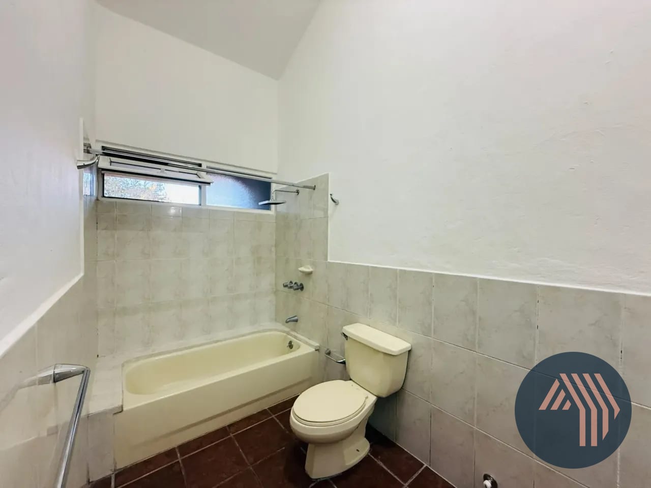 Alquiler de Casa con Lindo Jardín - Villas del Campo, KM 13.5 CES — Casa en Alquiler en Villas del Campo, Carretera a El Salvador, Guatemala, Ciudad — foto 10 de 17