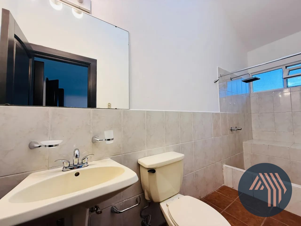 Alquiler de Casa con Lindo Jardín - Villas del Campo, KM 13.5 CES — Casa en Alquiler en Villas del Campo, Carretera a El Salvador, Guatemala, Ciudad — foto 15 de 17
