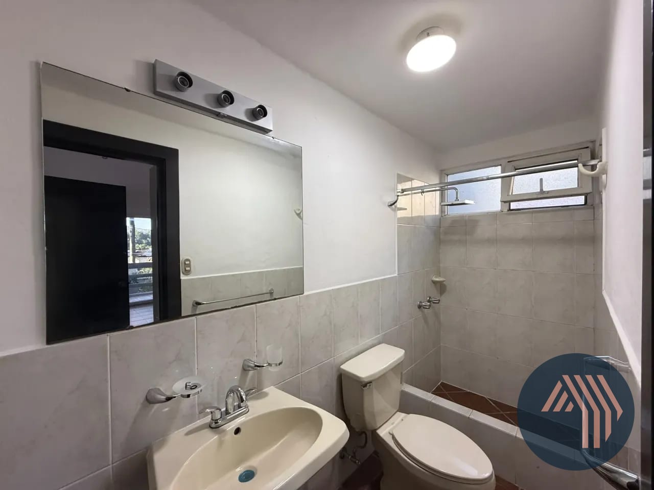 Alquiler de Casa con Lindo Jardín - Villas del Campo, KM 13.5 CES — Casa en Alquiler en Villas del Campo, Carretera a El Salvador, Guatemala, Ciudad — foto 17 de 17