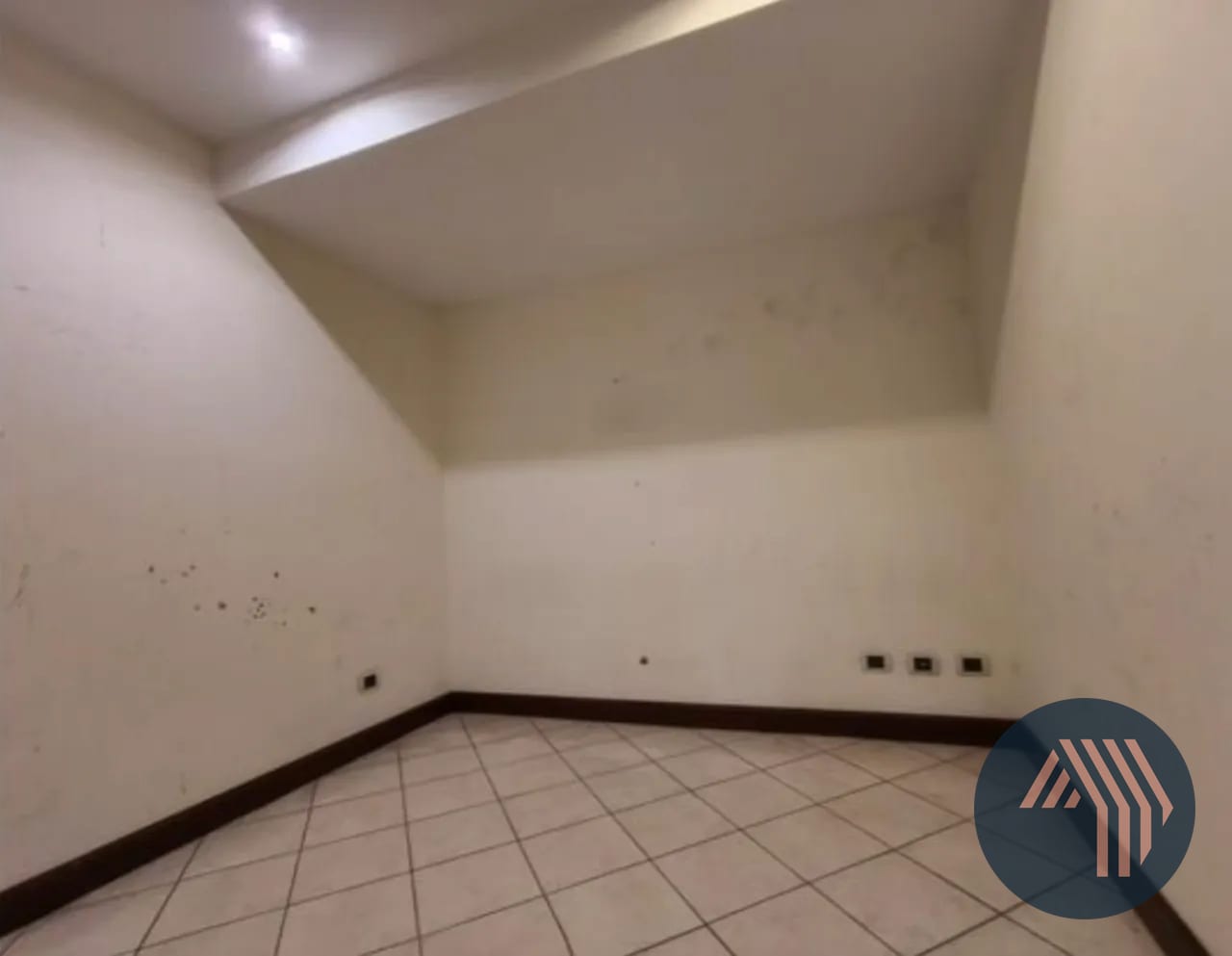 Alquiler de Cómodo Apartamento - Milenia, Zona 10 — Apartamento en Alquiler en Milenia, Zona 10, Guatemala, Ciudad — foto 9 de 10
