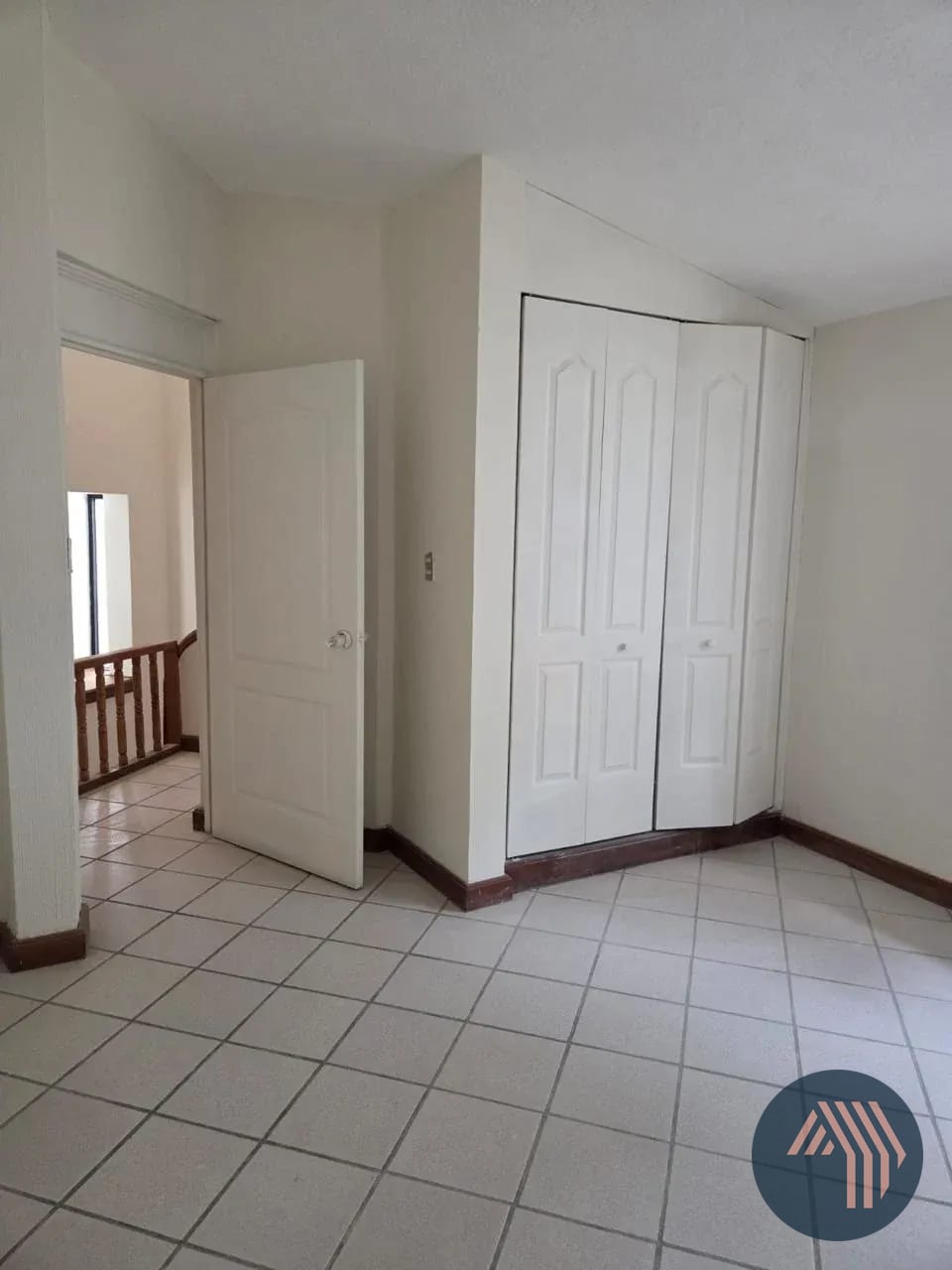 Alquiler de Linda Casa - Colonia Villa Sol, Zona 12 — Casa en Alquiler en Villa Sol, Zona 12, Guatemala, Ciudad — foto 4 de 6