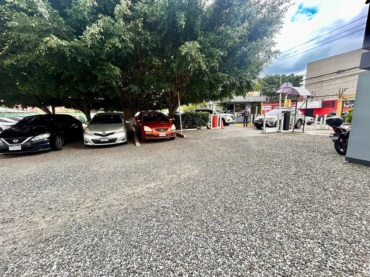 Terreno en Alquiler en Zona 9 (2,618Vrs2) — Terreno en Alquiler en Zona 9, Guatemala, Ciudad — foto 3 de 5