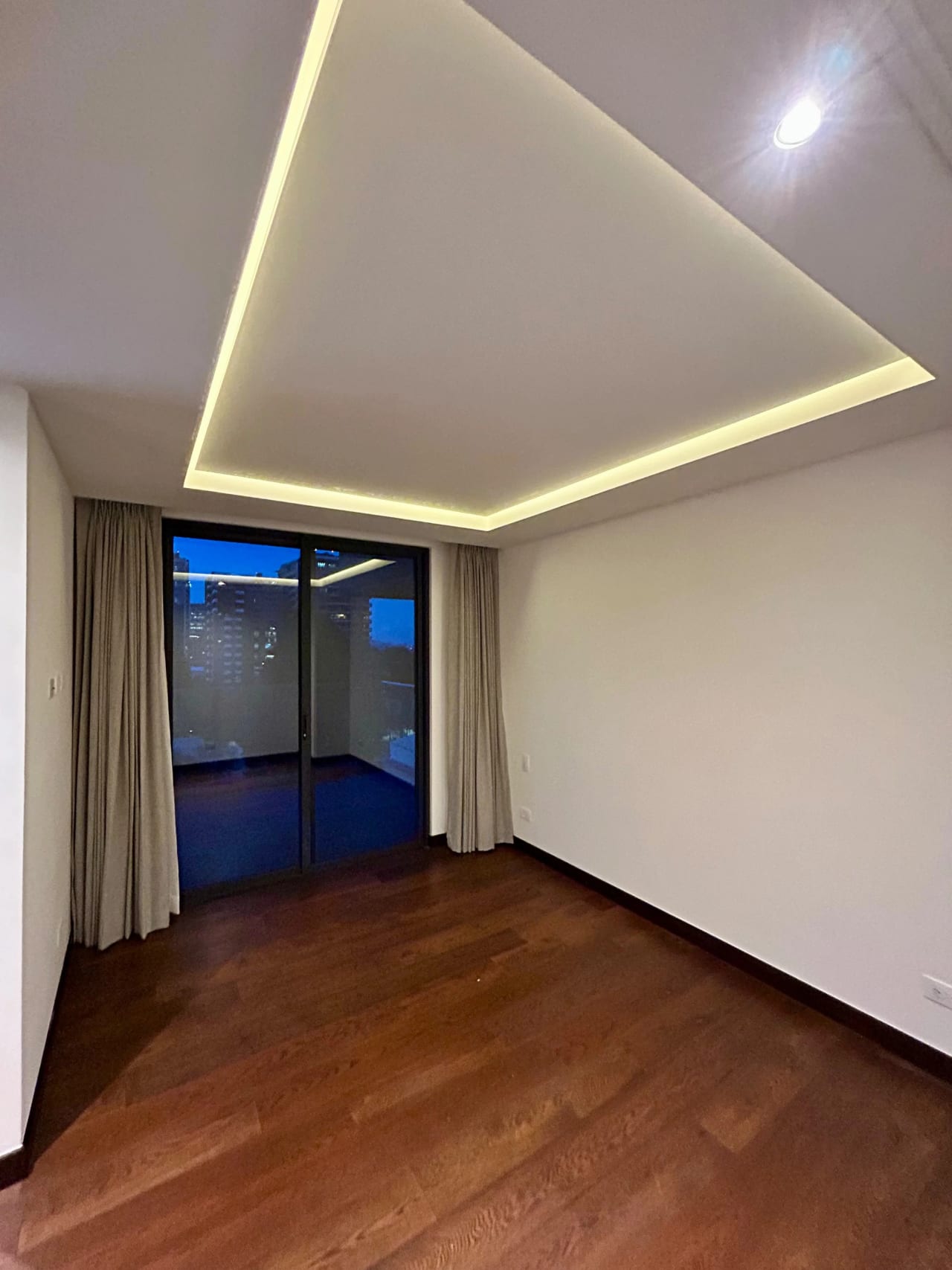Apartamento en Renta en Zona 10 — Apartamento en Alquiler en Vasanta, Zona 10, Guatemala, Ciudad — foto 4 de 17