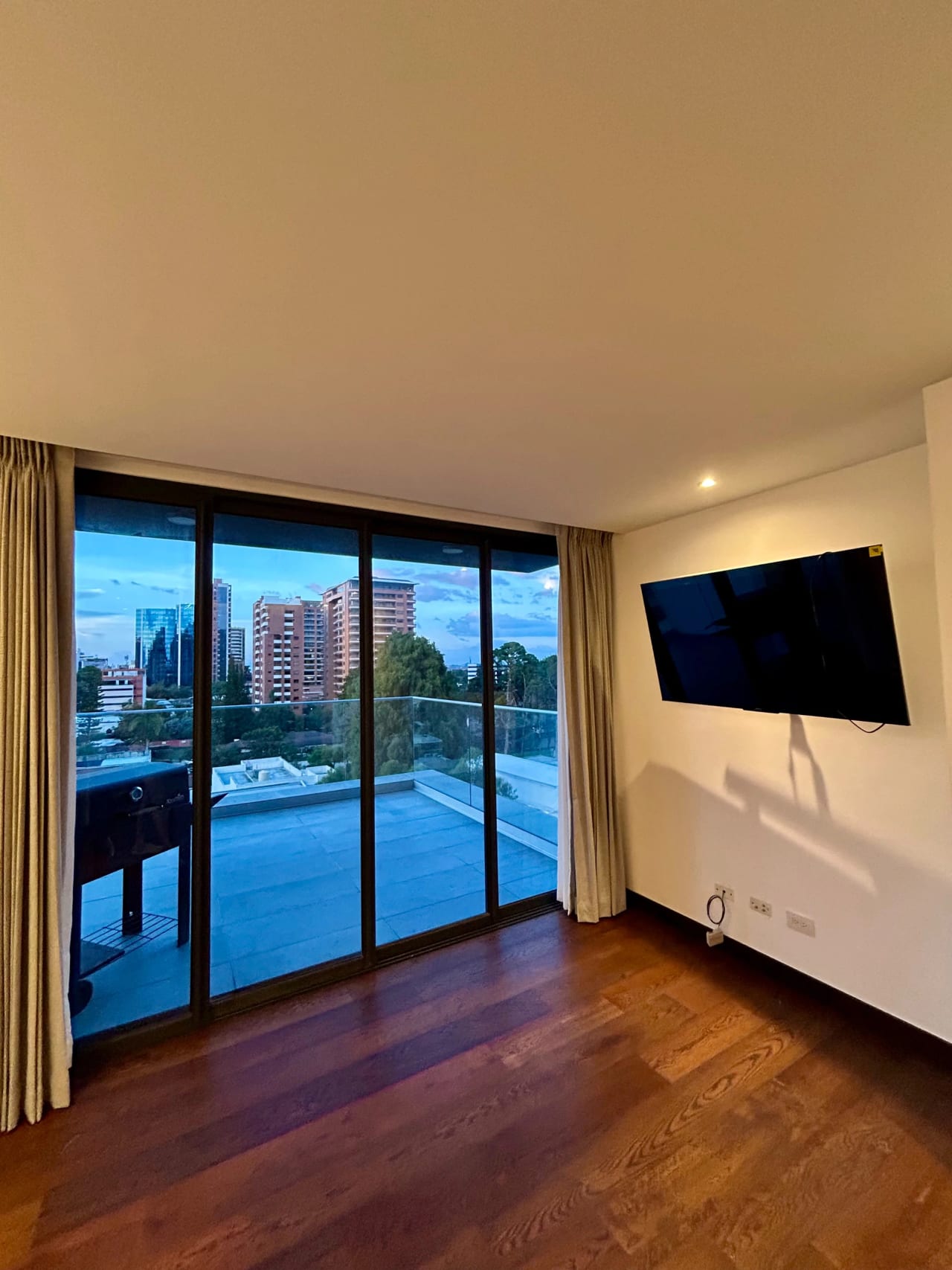 Apartamento en Renta en Zona 10 — Apartamento en Alquiler en Vasanta, Zona 10, Guatemala, Ciudad — foto 11 de 17