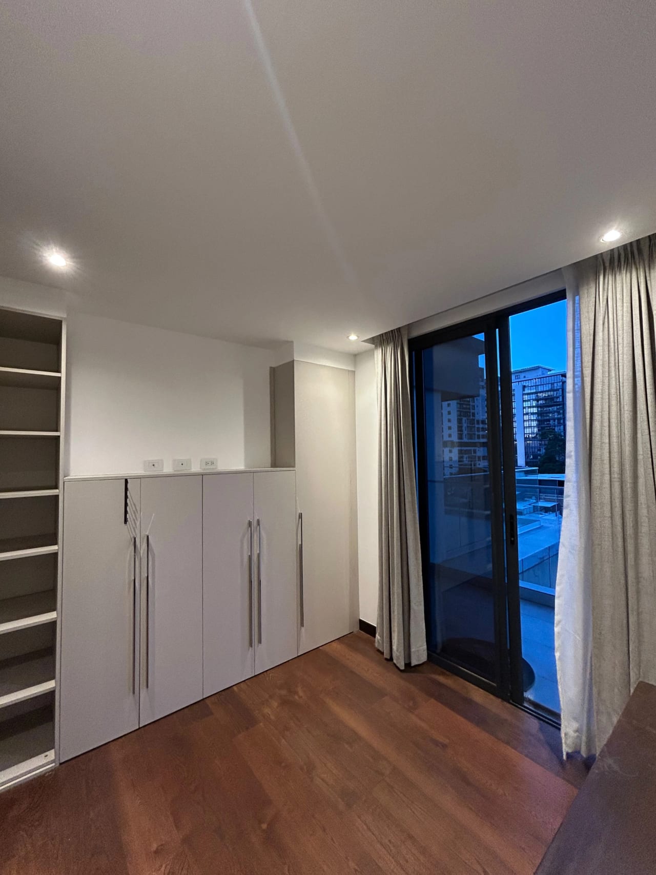 Apartamento en Renta en Zona 10 — Apartamento en Alquiler en Vasanta, Zona 10, Guatemala, Ciudad — foto 14 de 17