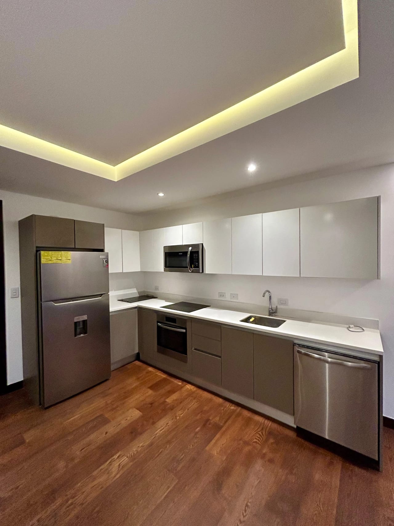 Apartamento en Renta en Zona 10 — Apartamento en Alquiler en Vasanta, Zona 10, Guatemala, Ciudad — foto 16 de 17