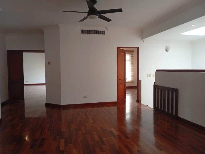 Casa en renta en condominio zona 10 — Casa en Alquiler en Zona 10, Guatemala, Ciudad — foto 8 de 9
