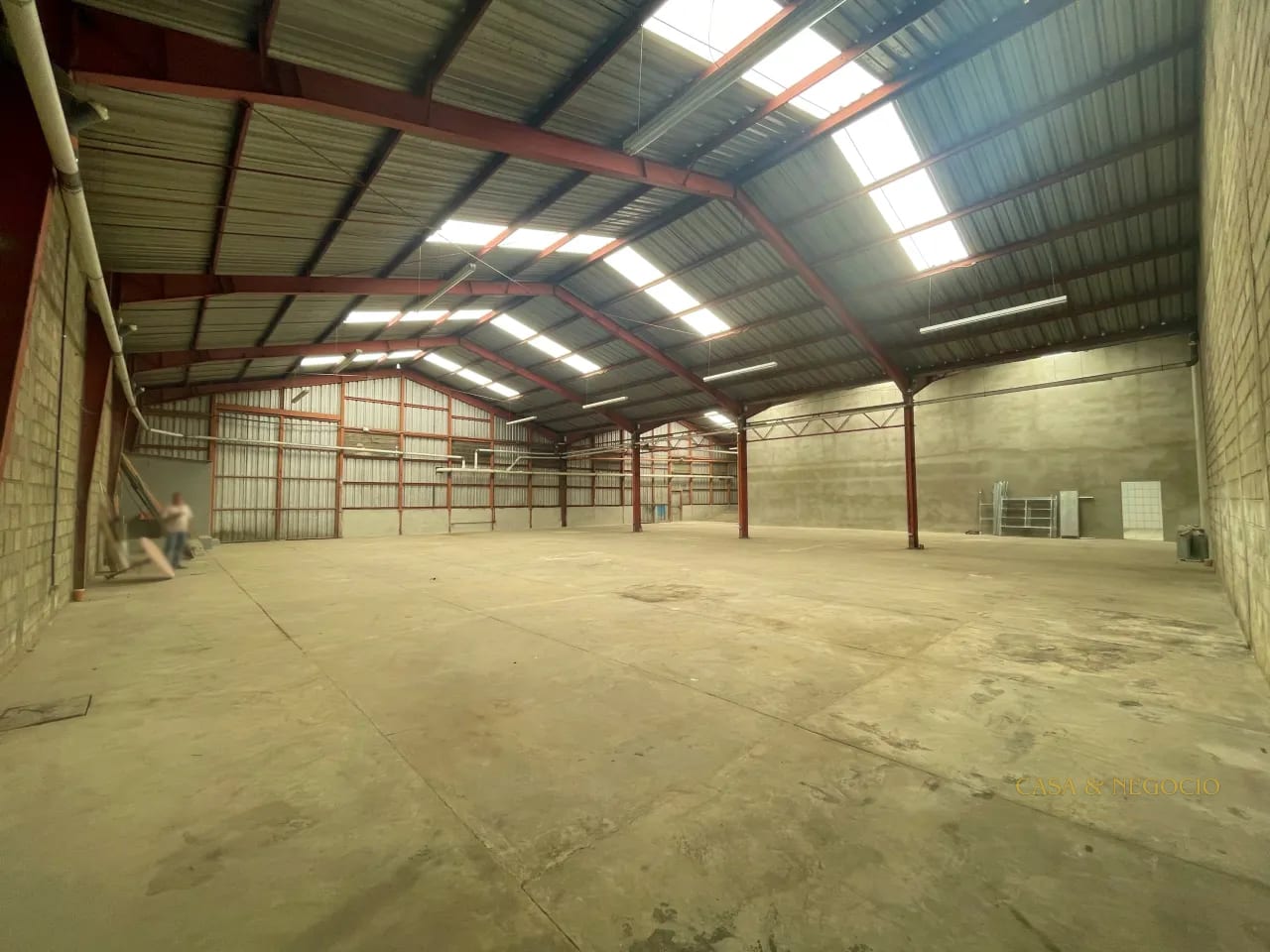 Bodega en Renta de 840 m² | Acceso inmediato a Boulevard El Naranjo — Bodega / Ofibodega en Alquiler en Condado Naranjo, Zona 4 Mixco, Guatemala, Ciudad — foto 1 de 2