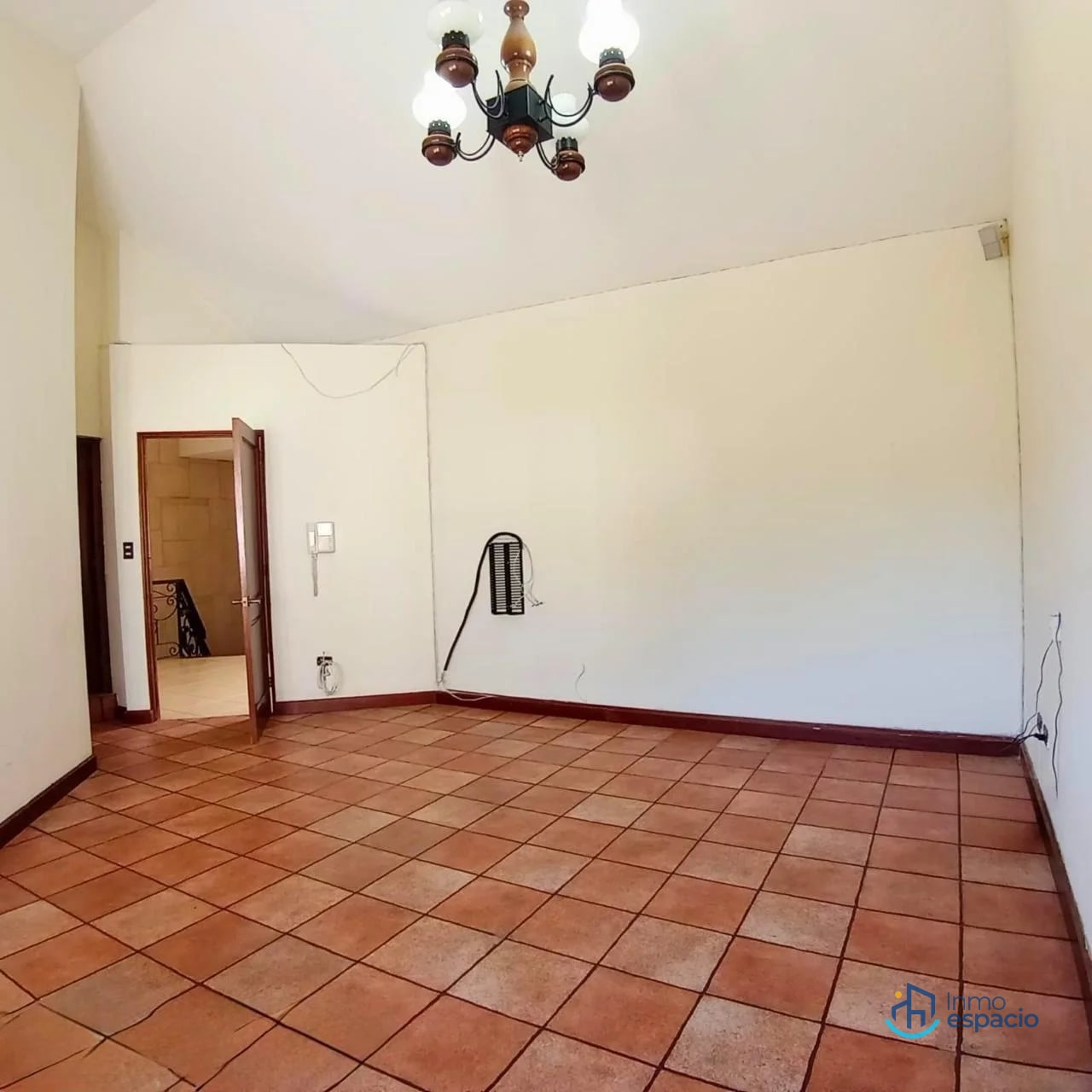 Casa estilo colonial en venta ubicada sobre 20 calle Zona 10, Guatemala - 10