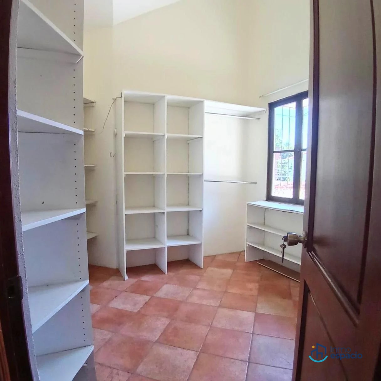 Casa estilo colonial en venta ubicada sobre 20 calle Zona 10, Guatemala - 13