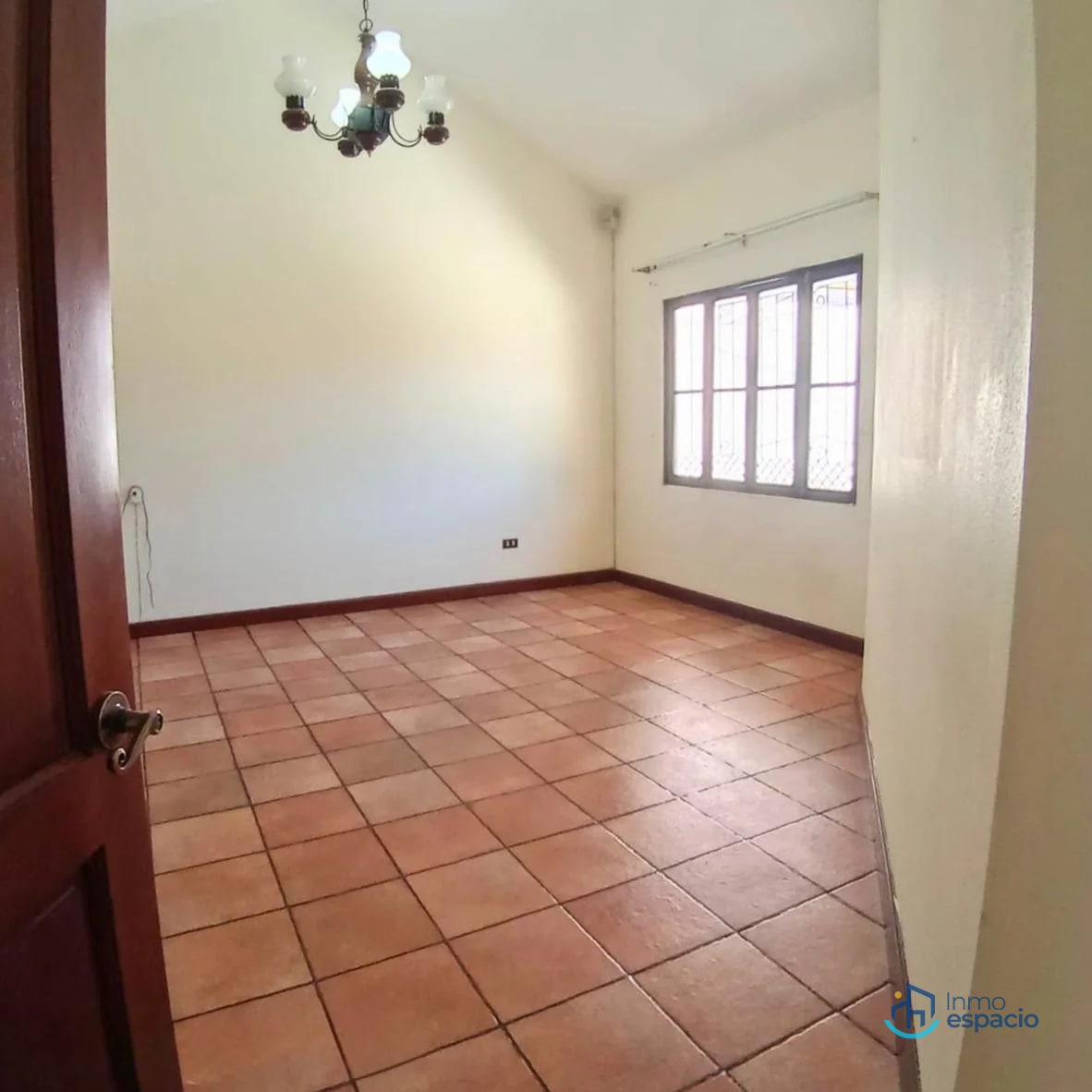 Casa estilo colonial en venta ubicada sobre 20 calle Zona 10, Guatemala - 11