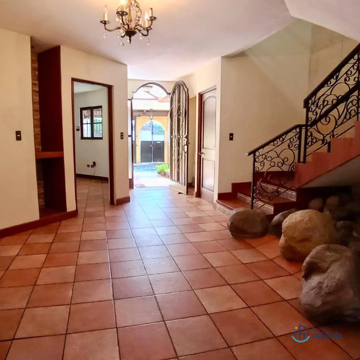 Casa estilo colonial en venta ubicada sobre 20 calle Zona 10, Guatemala - 16