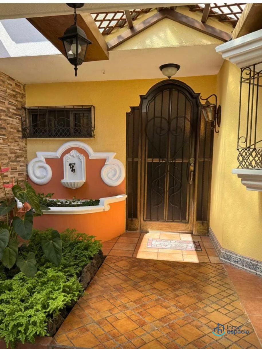 Casa estilo colonial en venta ubicada sobre 20 calle Zona 10, Guatemala - 14