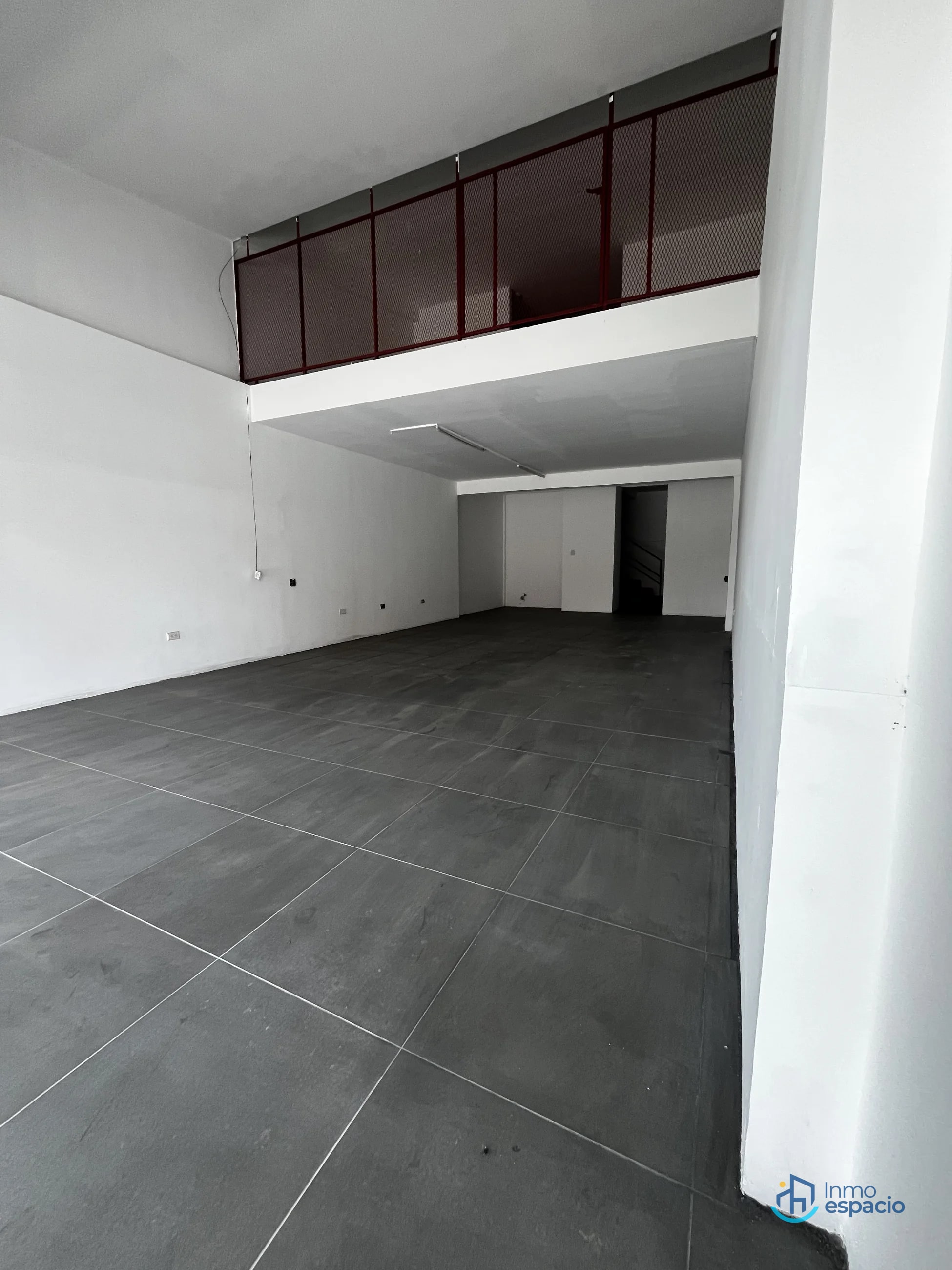 Locales comerciales en renta en 10 Plaza, 20 Calle - 12