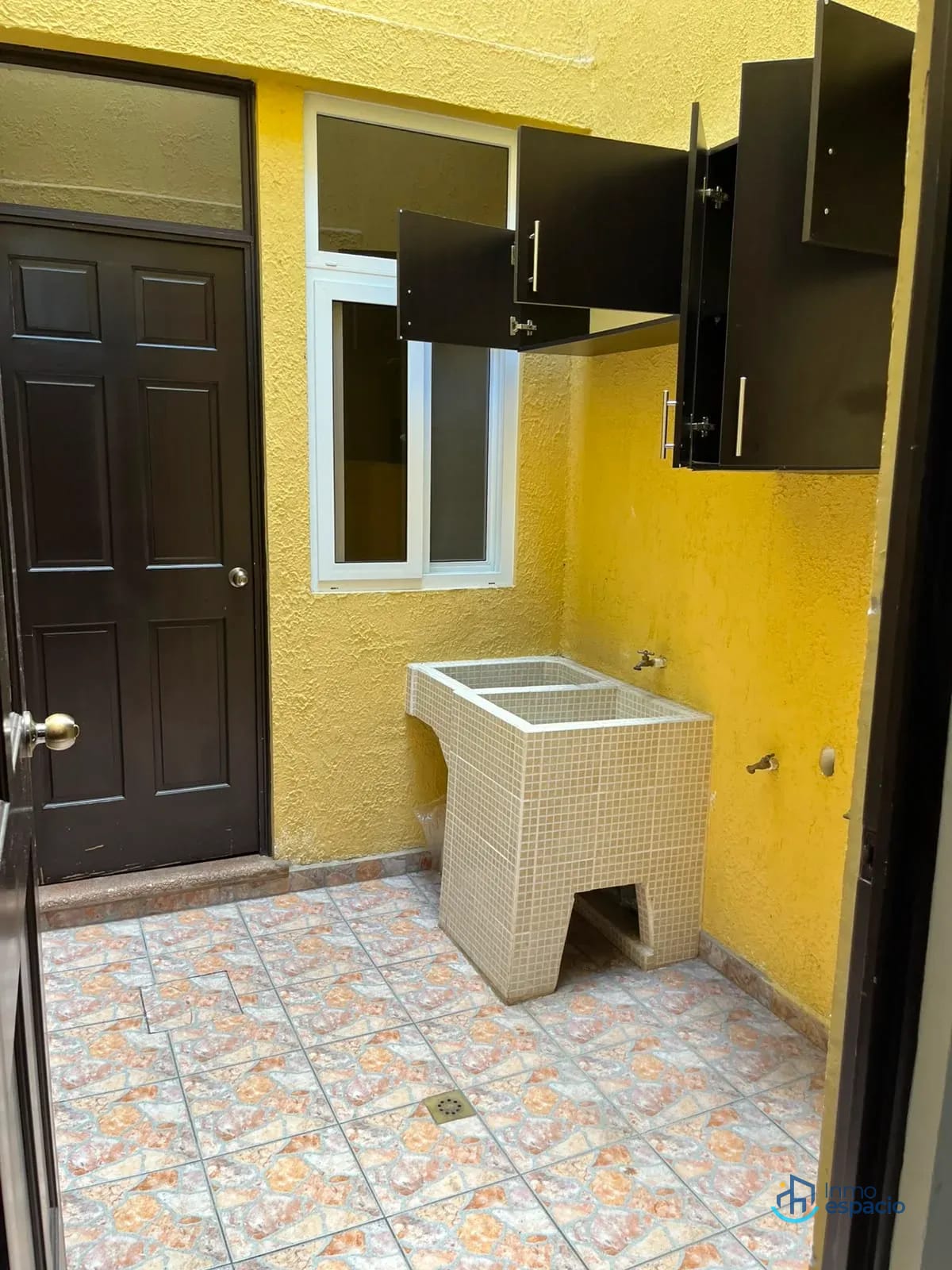 🏡 CASA EN VENTA – ALTOS DE LA ENCINAL 2 — Casa en Venta en El Encinal, Zona 7 Mixco, Guatemala, Ciudad — foto 3 de 17