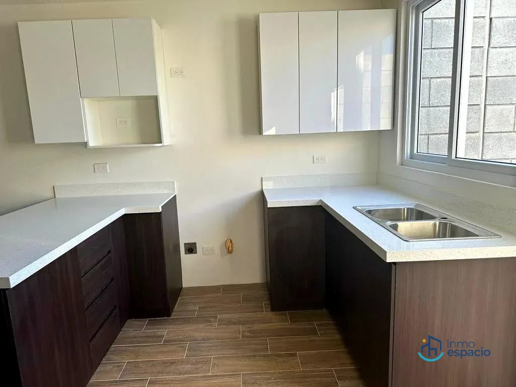 Casa tipo TownHouse en Zona 16 — Casa en Alquiler en Hacienda Real, Zona 16, Guatemala, Ciudad — foto 4 de 9