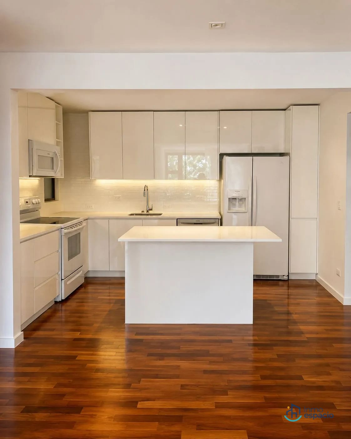 Apartamento en alquiler en Zona 10 — Apartamento en Alquiler en Lucca, Zona 10, Guatemala, Ciudad — foto 3 de 9