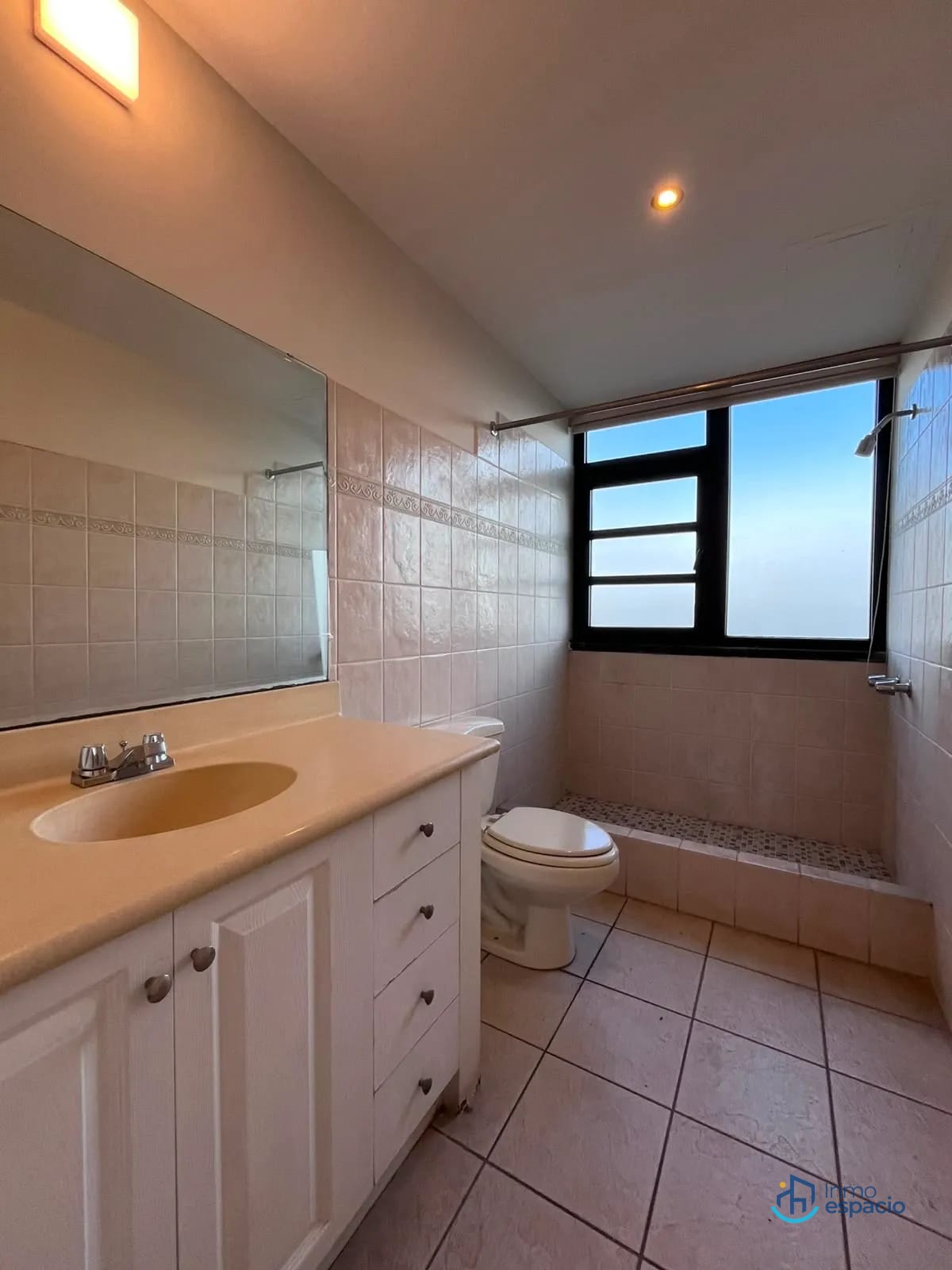 Apartamento en renta en Zona 14 — Apartamento en Alquiler en Santorini, Zona 14, Guatemala, Ciudad — foto 8 de 13
