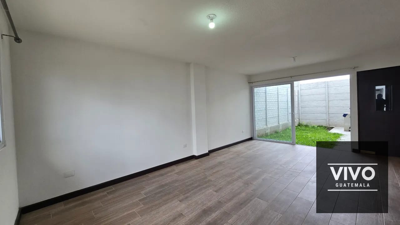 Se renta casa con jardín en Condominio Florenza, San José Pinula — Casa en Alquiler en Condado Florenza, San José Pinula, Guatemala, Ciudad — foto 2 de 12